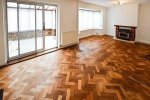 Lounge/Diner- click for photo gallery